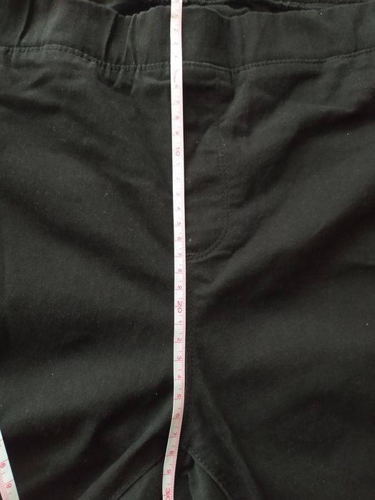 Черные джинсы скинни