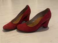 czerwone buty na obcasie acord