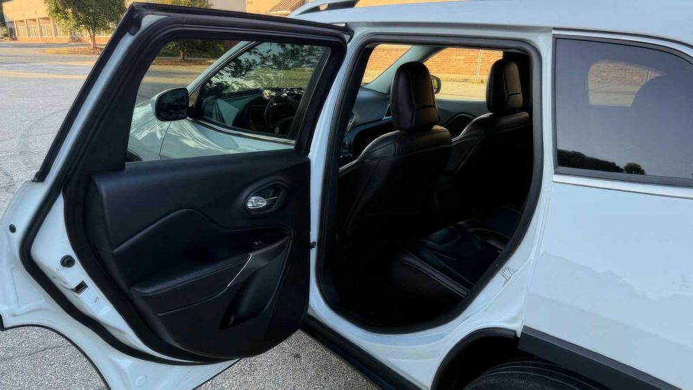 Jeep Cherokee Latitude Plus      2019