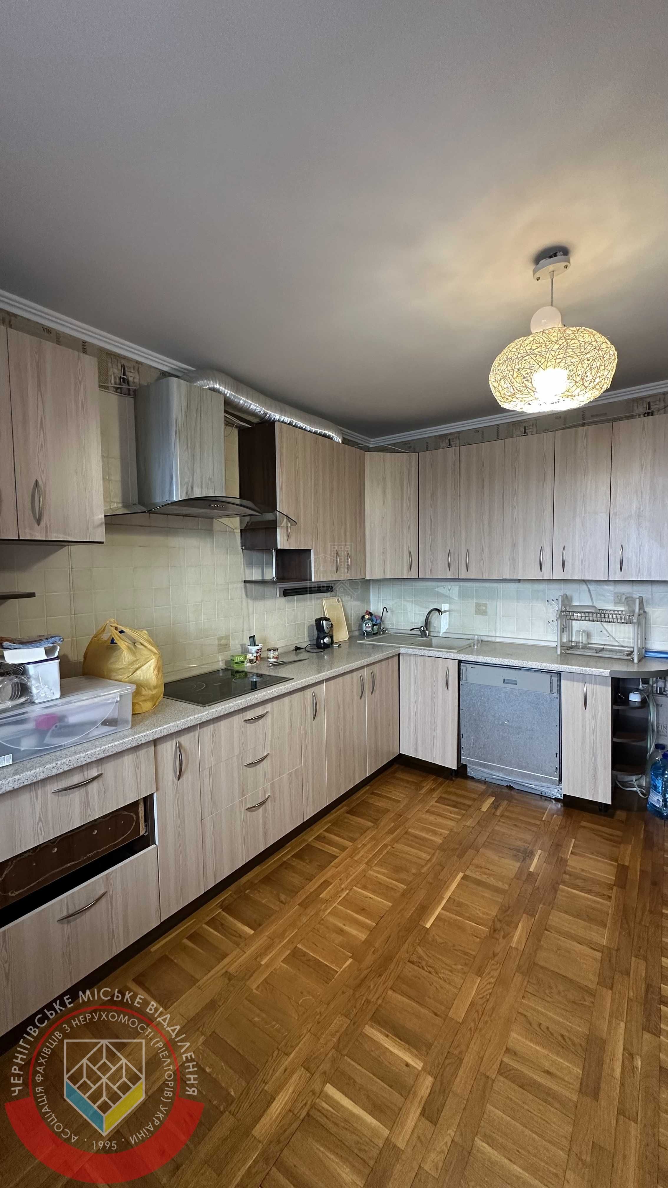RLT K01 Продам 3 кімнатну квартиру по вул Л. Лук'яненка, ТРЦ «Голівуд»