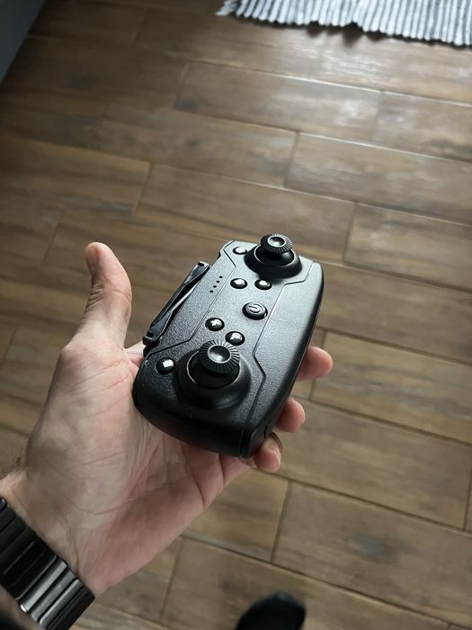 Дрон, коптер з камерою. Квадроклптер