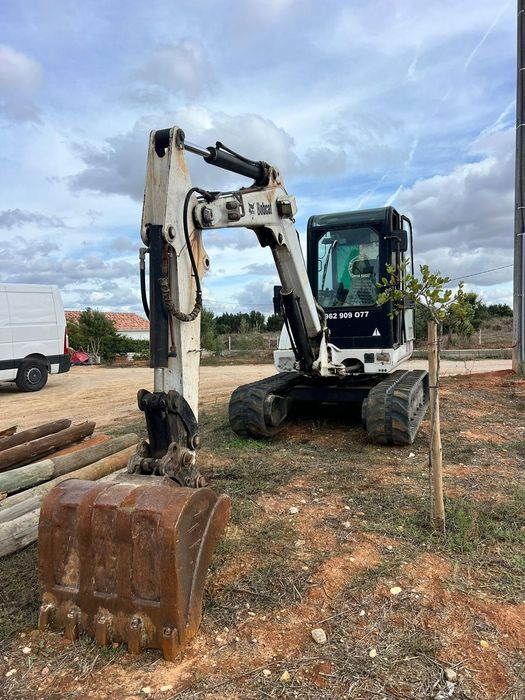 Mini escavadora giratória Bobcat 4900kg