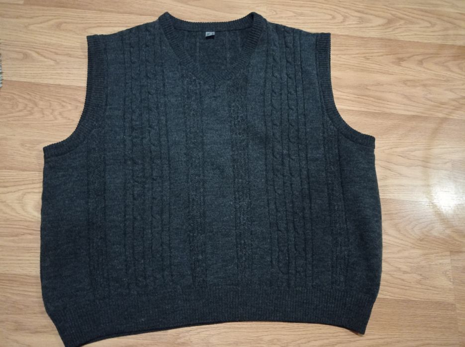 Чоловіча жилетка безрукавка