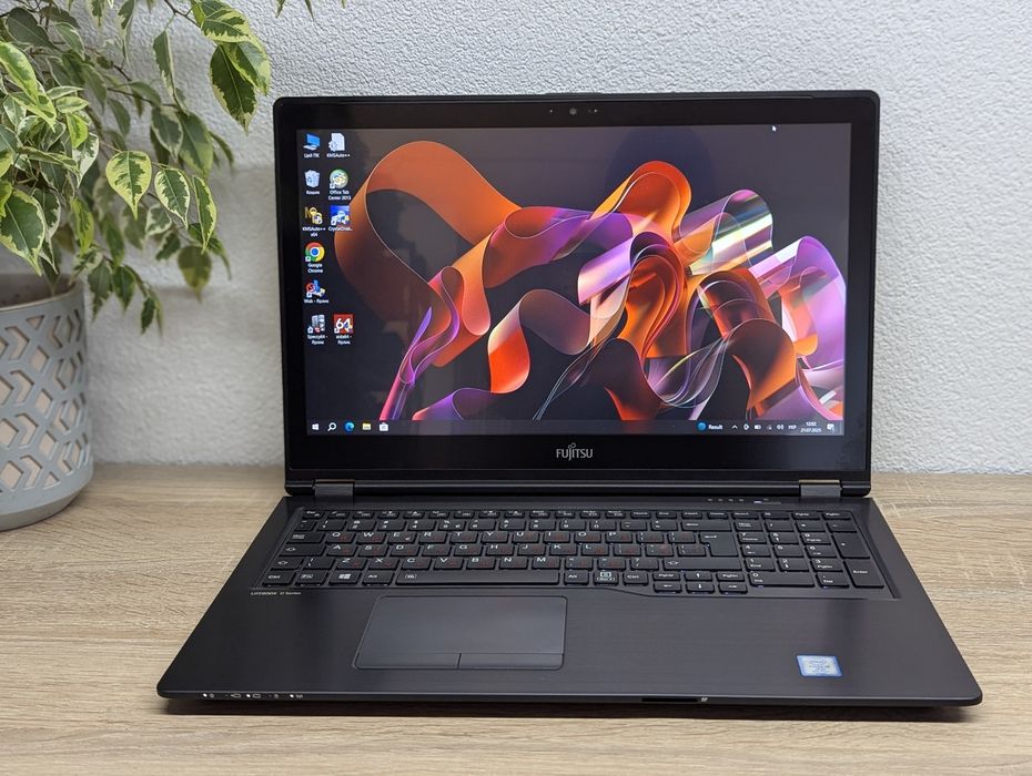 Продаю Fujitsu U758. 4ядра. Має сенсорний екран, підсвітку клавіатури.