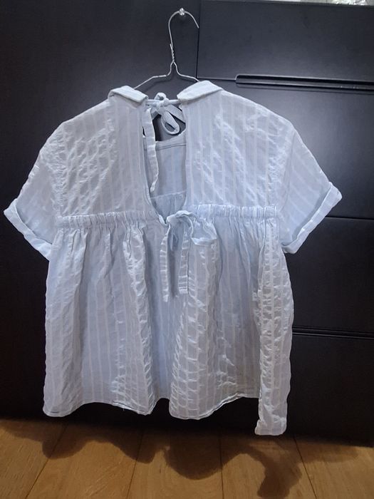 Blusa branca e azul da Zara