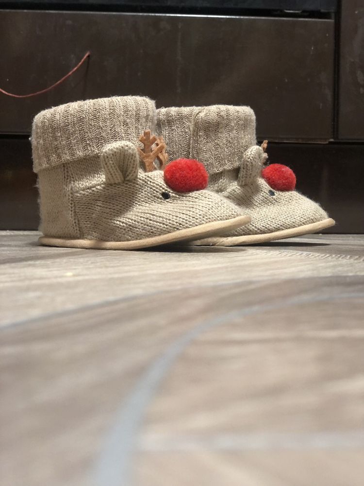 Взуття дитяче ( тапки ботинки сапоги )