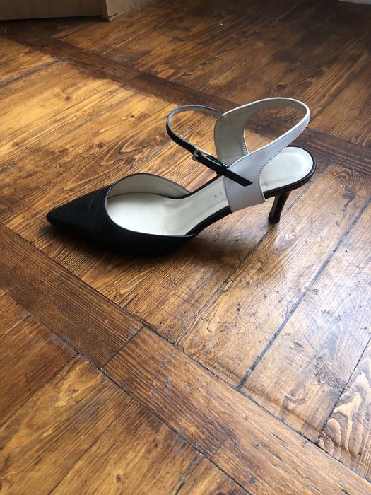 Шкіряні босоніжкі Karen Millen на 38 розмір