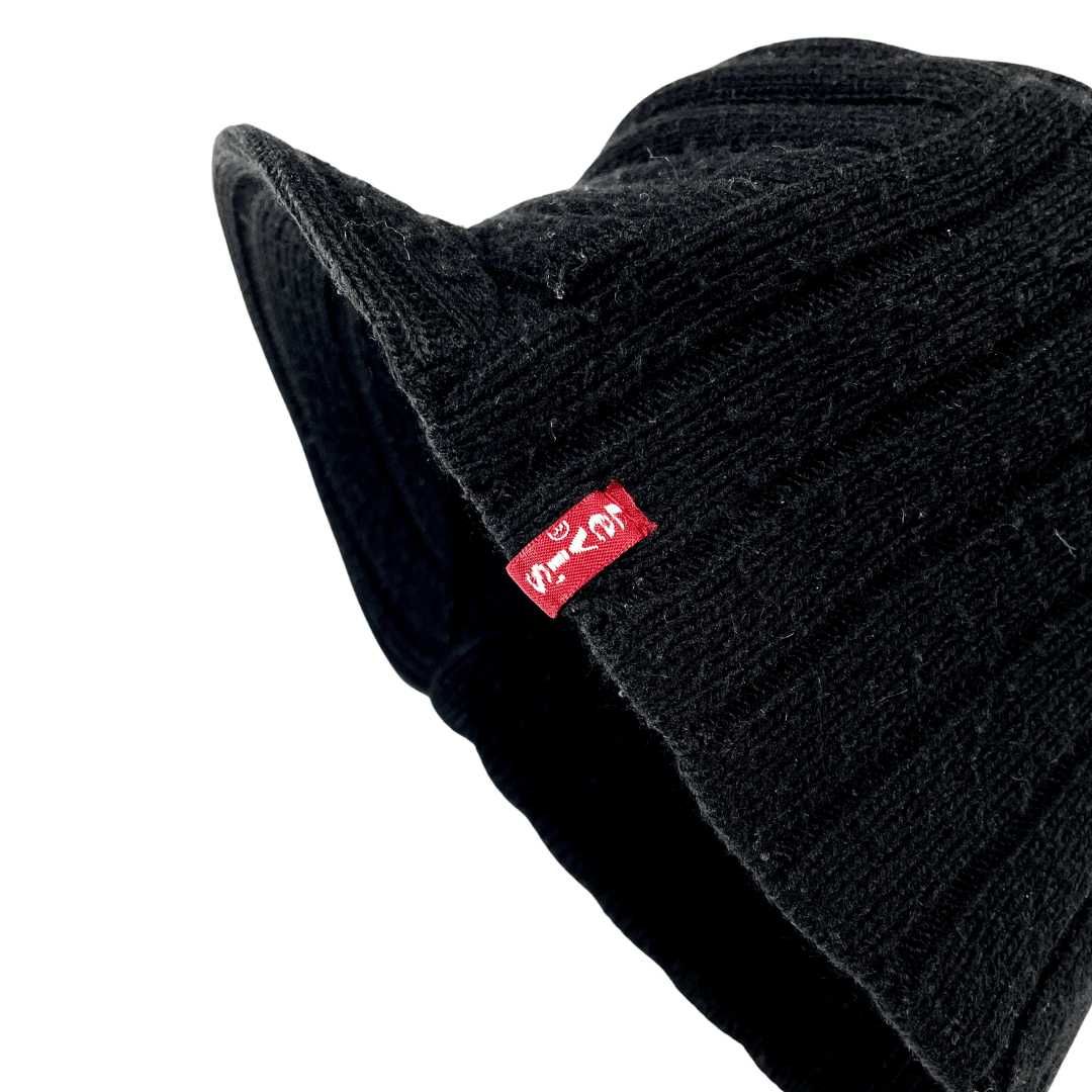 Levi’s vintage czarna zimowa czapka z daszkiem