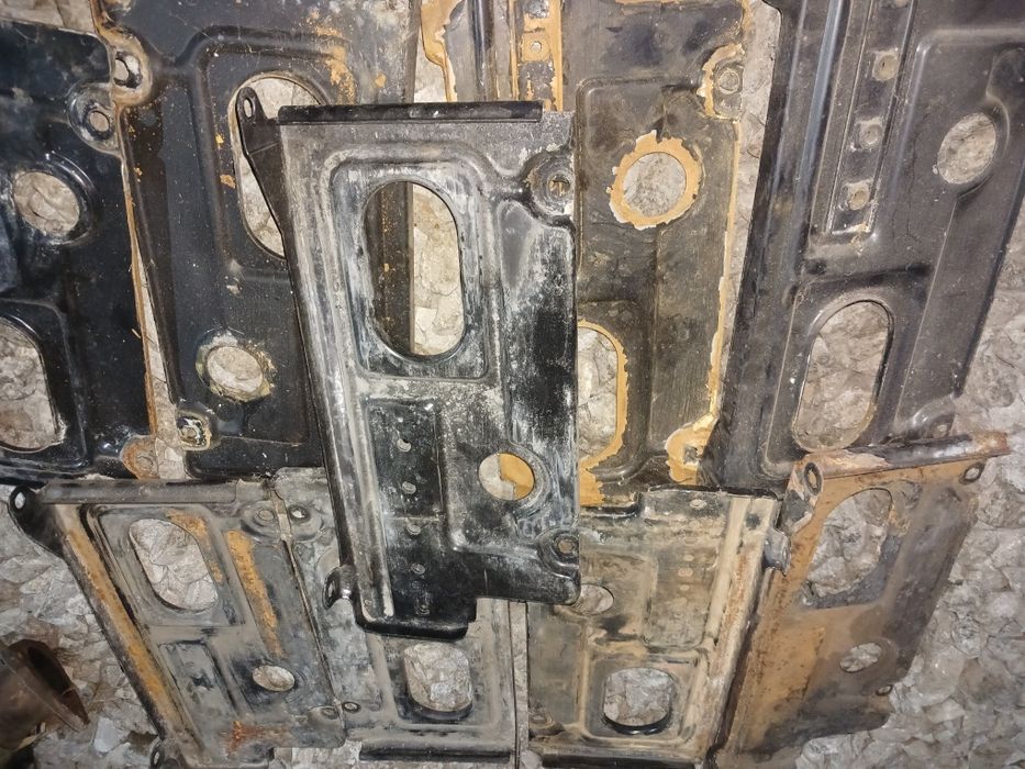 Продам крепление кронштейн под аккумулятор на ауди а6с5