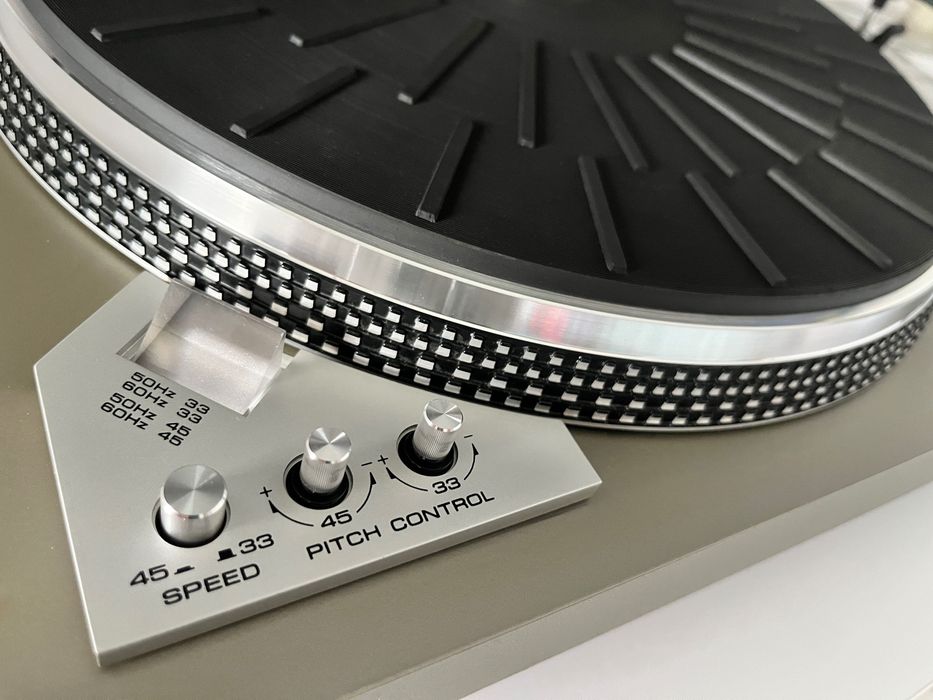 Gramofon Akai AP-207