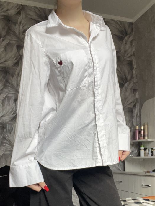 Жіноча біла сорочка