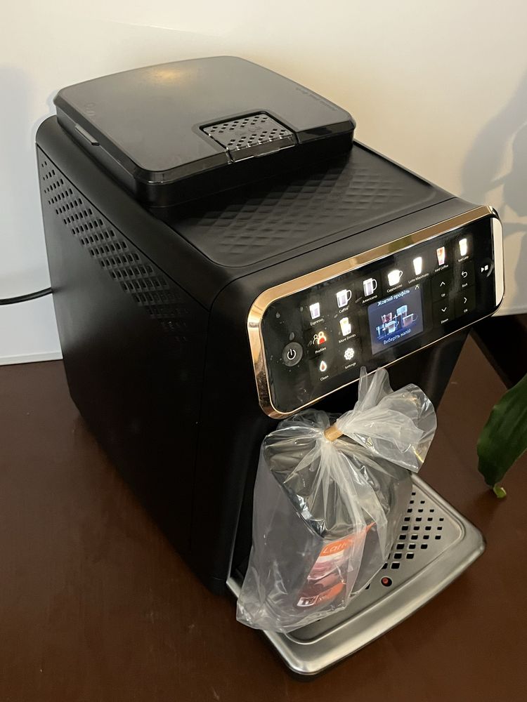 Кавомашина Philips 5500 series LatteGo з Гарантією!