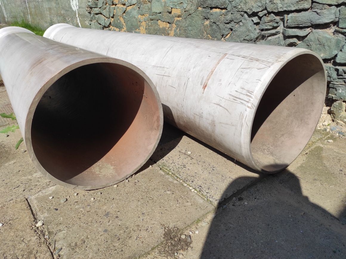 Dwie rury kanalizacyjne średnicy 500mm, ścianka 16mm długość 338 i 278