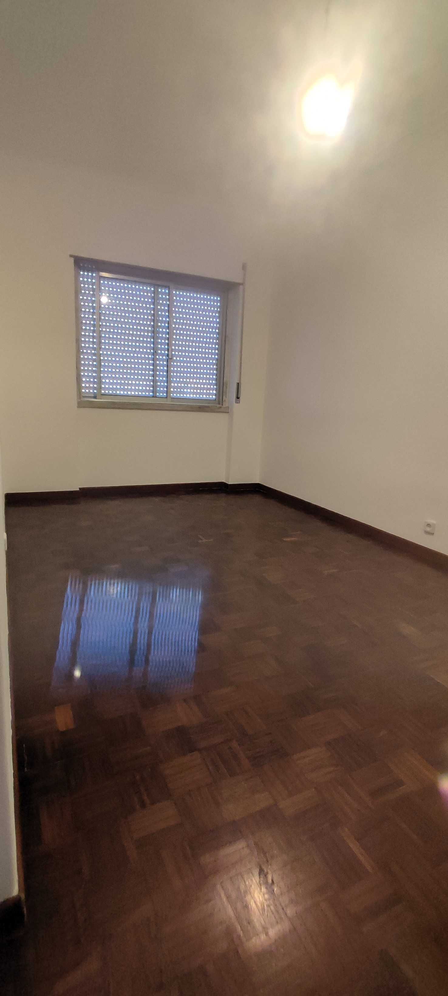 Apartamento T2 Torre da Marinha Junto ao Rio Sul
