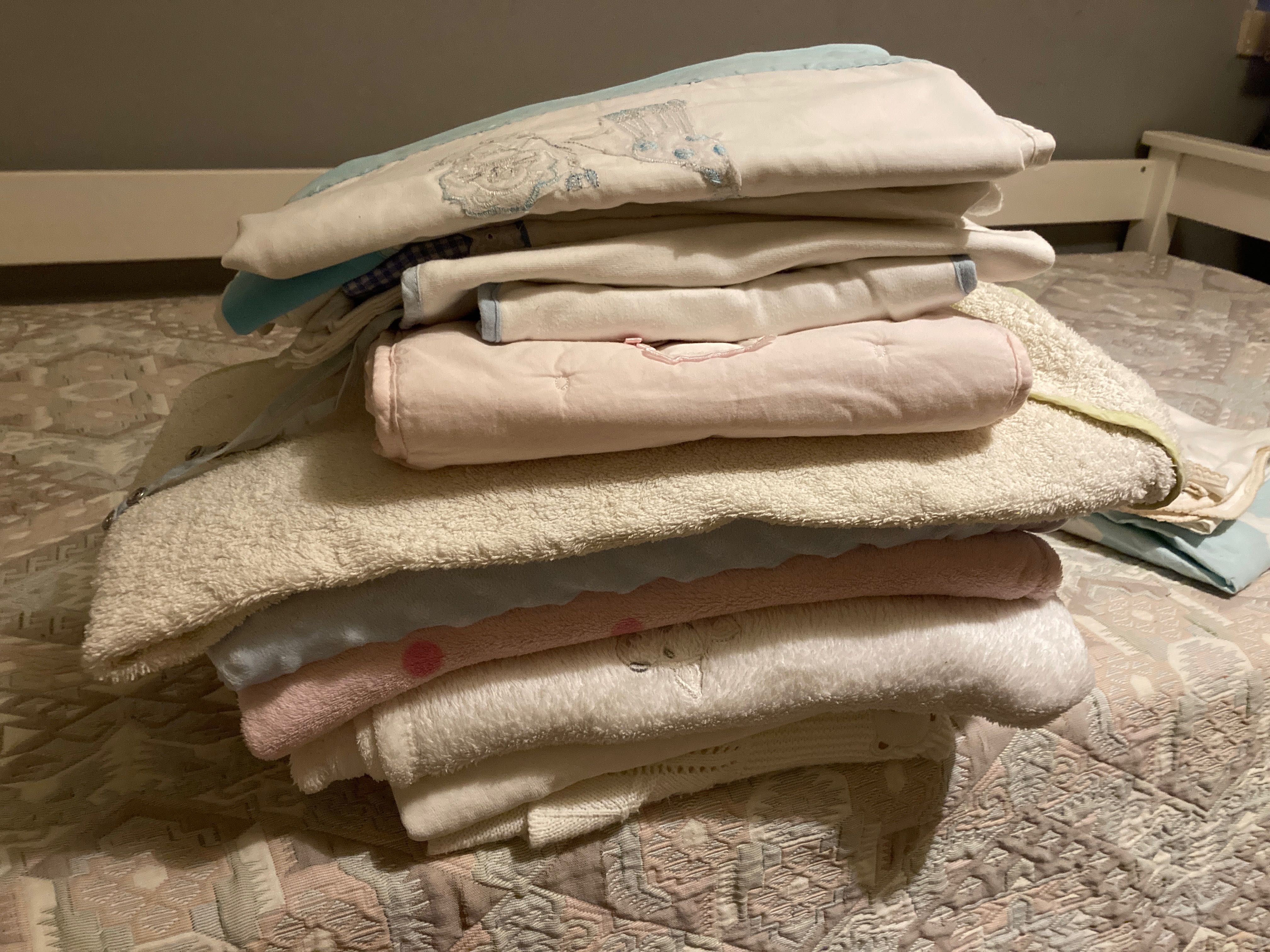Roupa cama bebé e outros