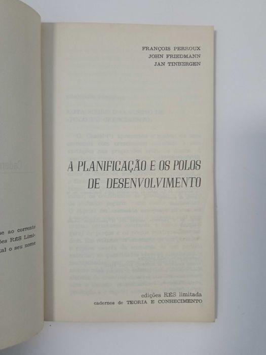 A planificação e os pólos de desenvolvimento, de François Perroux