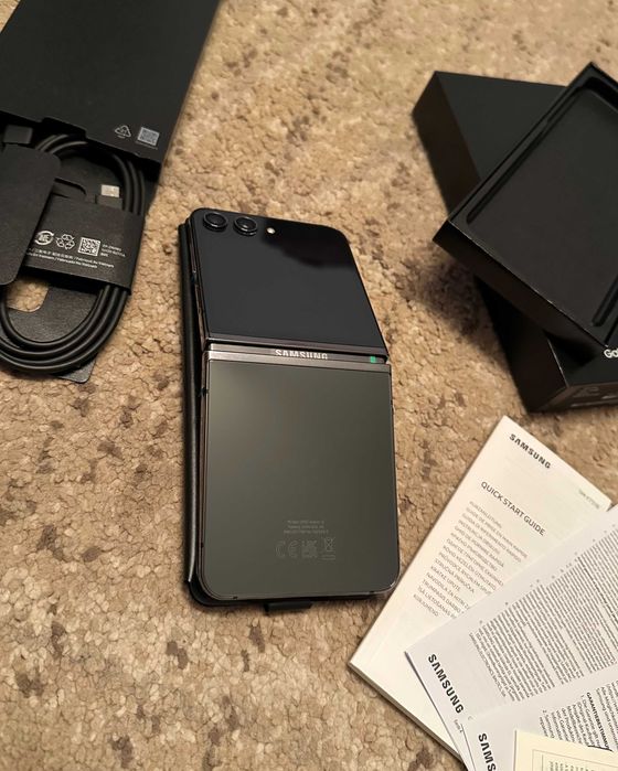 Samsung Galaxy Z Flip5 8GB 512GB GWARANCJA pełen komplet bez rat