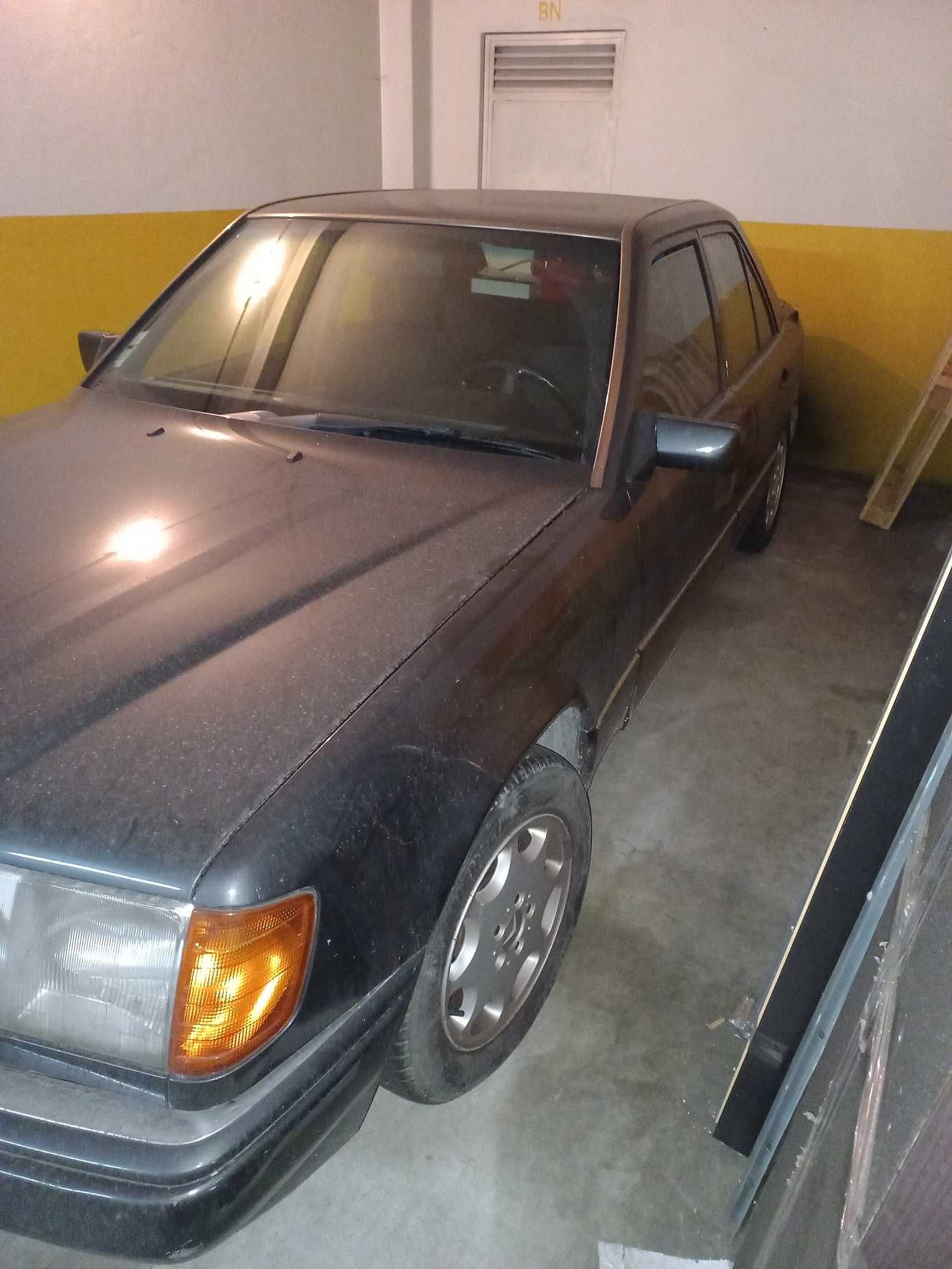 Mercedes 300D impecável funciona muito bem matricula frança para peças