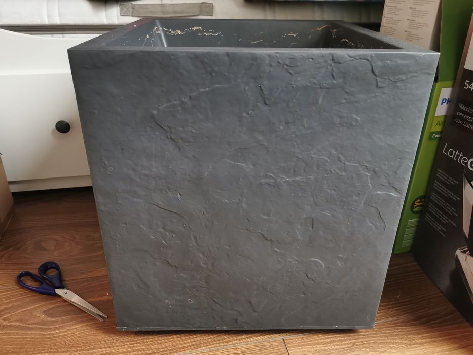 Donica ogrodowa szara