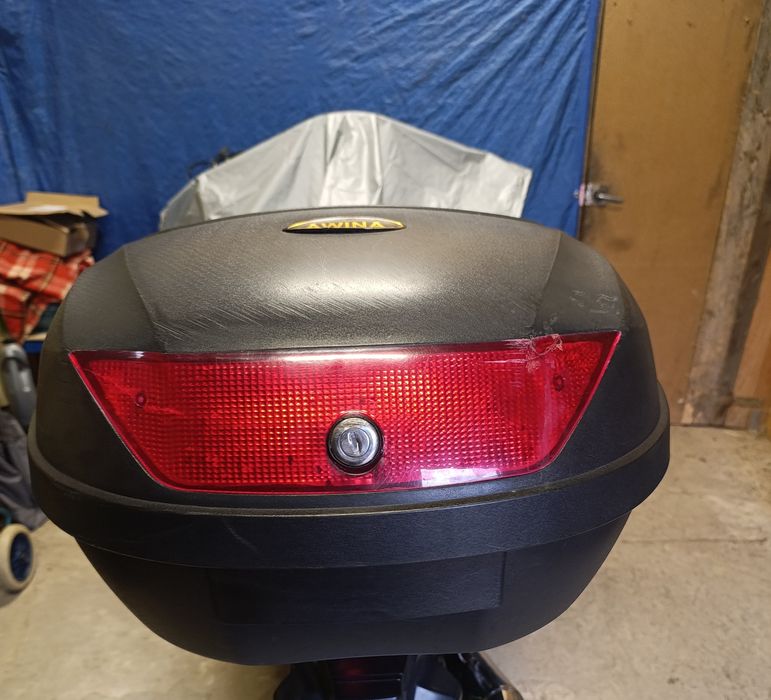 Kufer centralny motocyklowy
