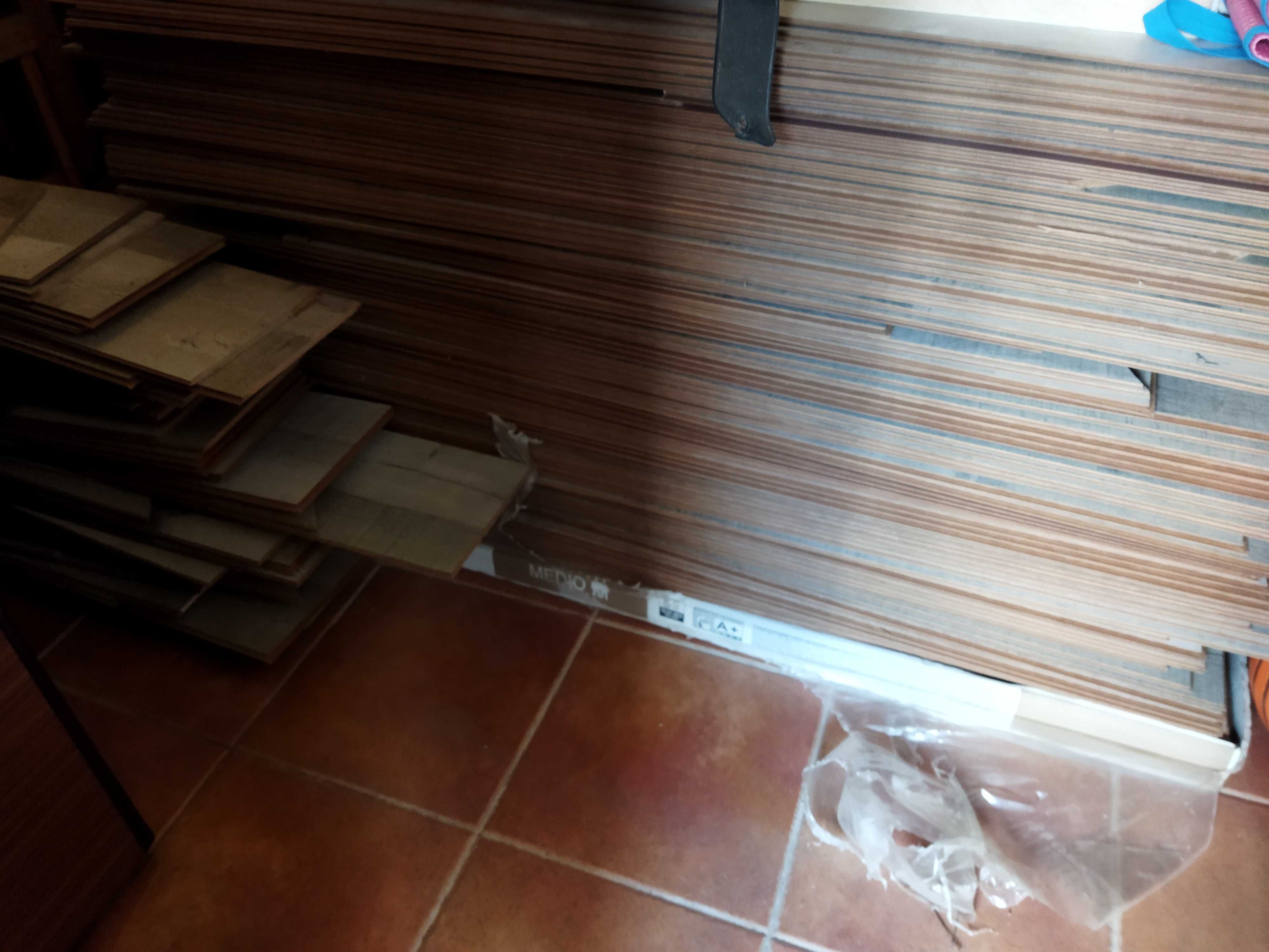 Flutuante cinza ac3
