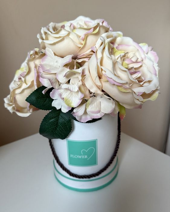 Flower box ze sztucznych kwiatów