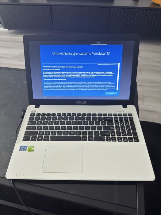 Laptop Asus Sonic Master (inter core i3, nvidia geforce)