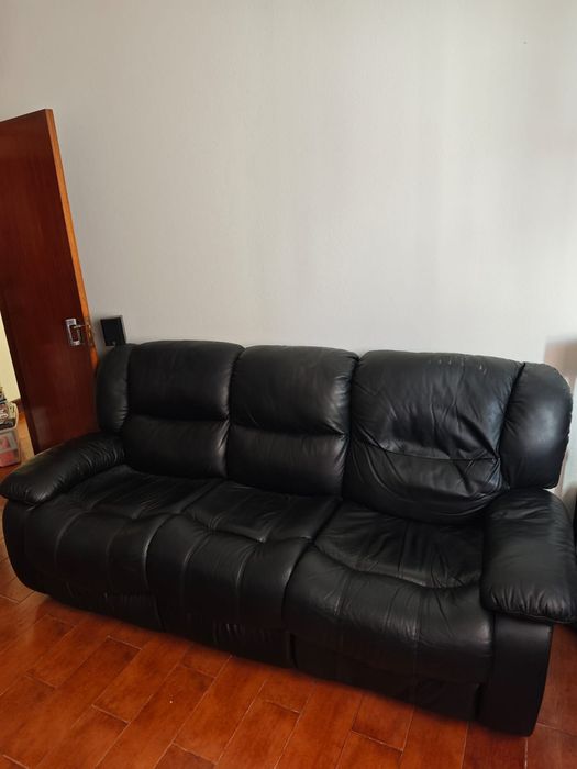 Sofá preto 3 lugares + poltrona