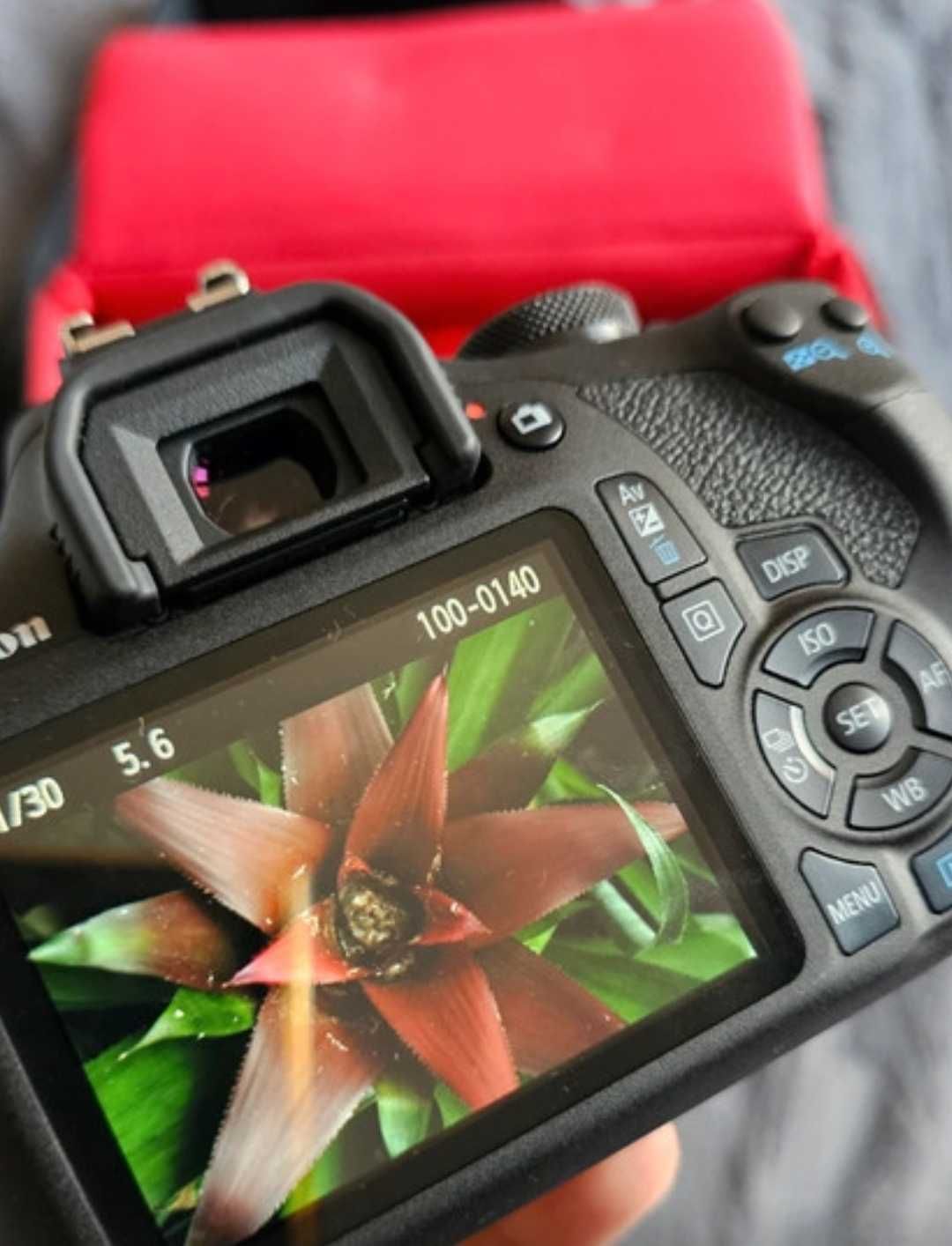 Lustrzanka cyfrowa CANON EOS 2000D + obiektyw+ zestaw prawie jak nowy