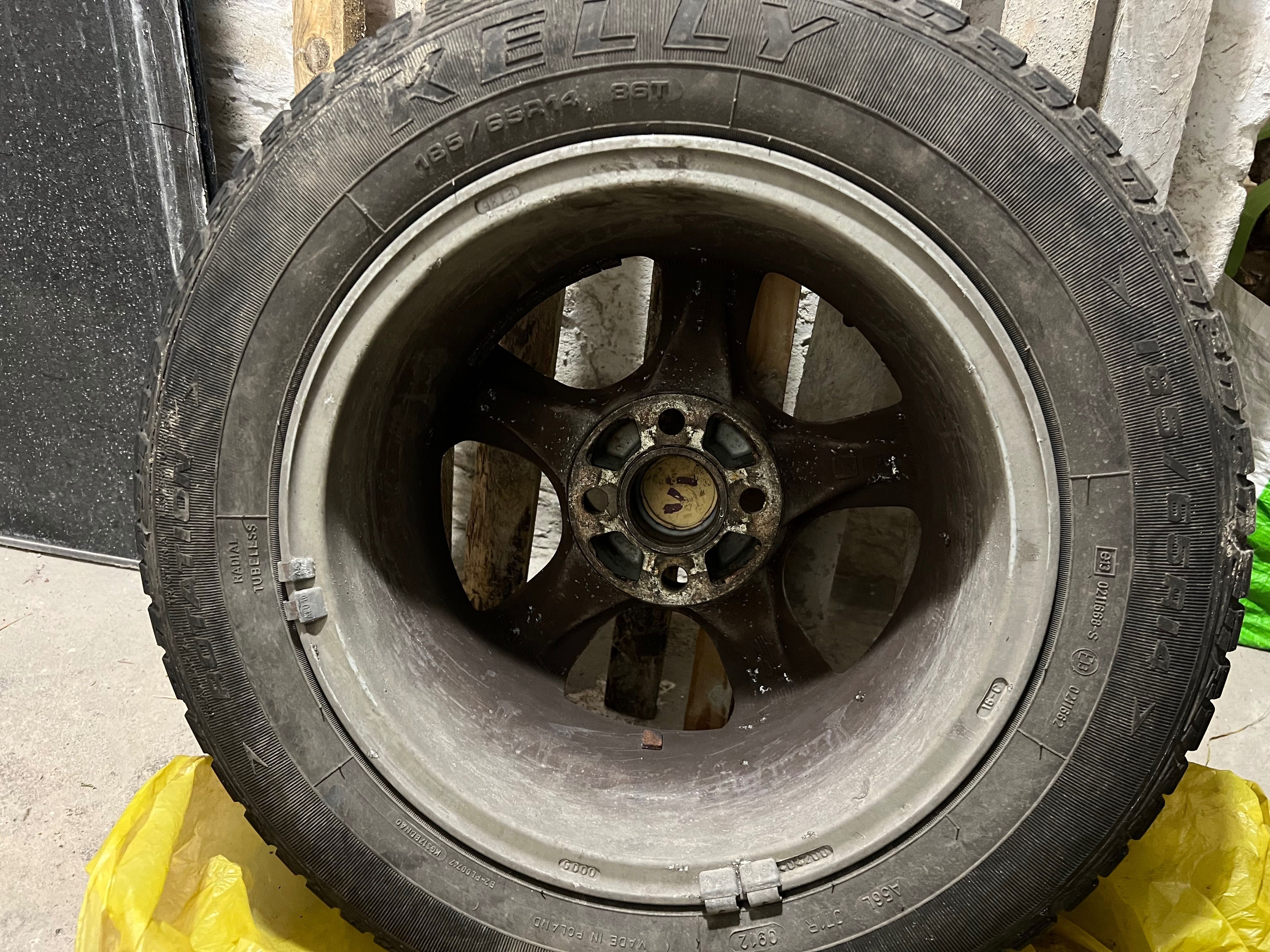 Felgi aluminiowe OZ 14 cali 4x100 + opony letnie Kelly w dobrym stanie