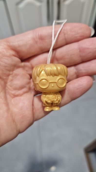 Продам Гаррі,  золота фігурка.