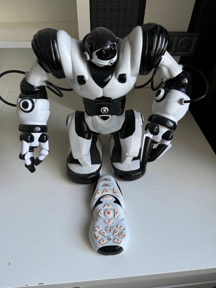 WowWee - Robosapien X - крокуючий робот