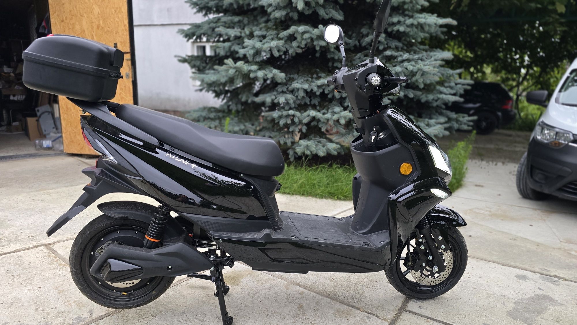Електроскутер ATLAS Eagle Box 2000W Lithium Black