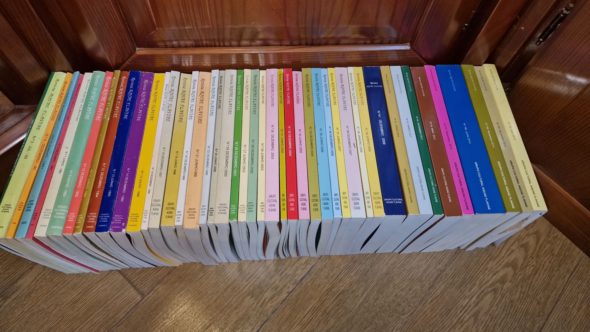 Revista Aquae Flaviar e varios livros sobre Chaves e região