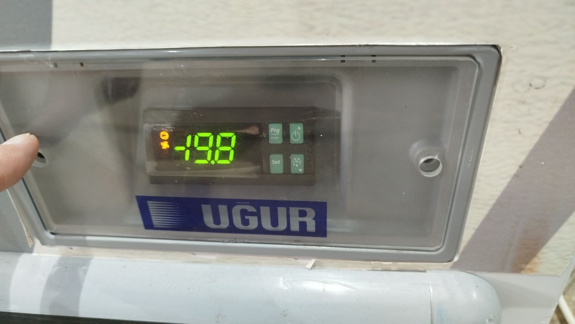 Ларь морозильный UGUR 185. 210.см