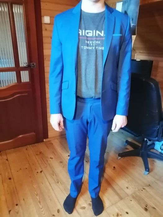 Garnitur męski firmy Aljeka