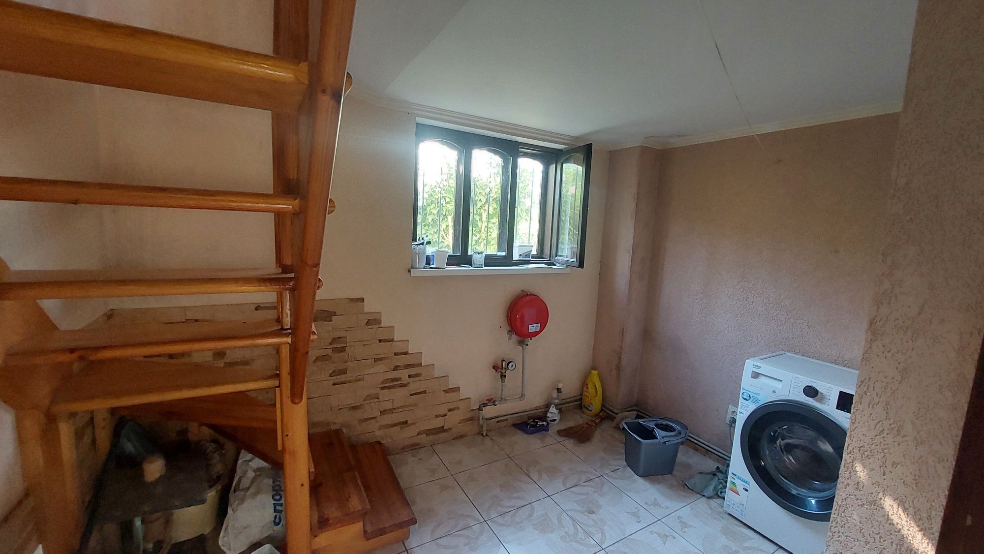 Продам 3-кімнатну квартиру. Вул.Коцюбинського,72.