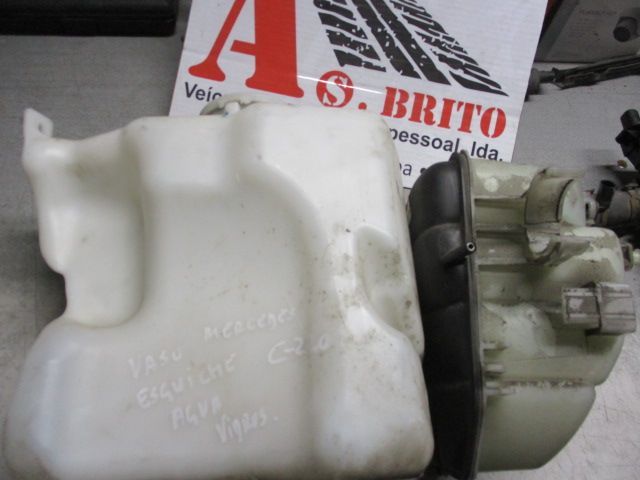 Grelha e vasos agua e esguiche Mercedes C220 CDi