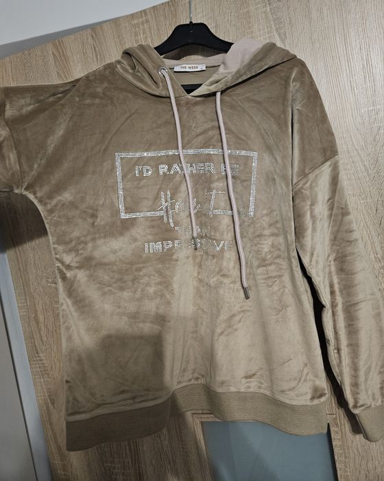 Bluza beżowa z kapturem welurowa