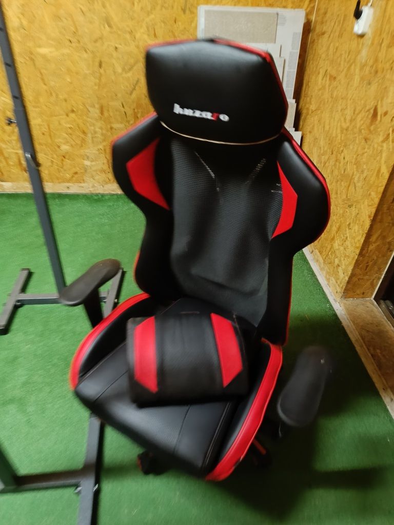 Krzesło obrotowe z podnóżkiem gamingowy