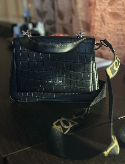 Каркасна чорна сумка