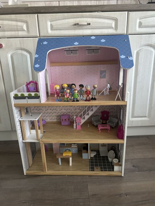 Duży domek dla lalek