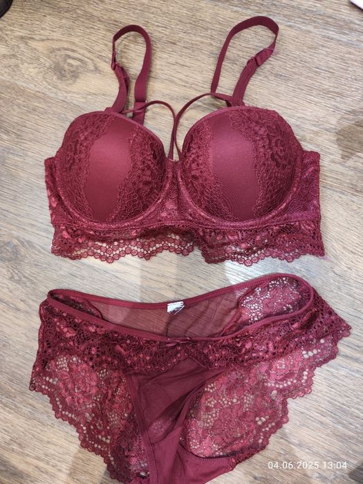 Продам кружевной комплект 75Б.