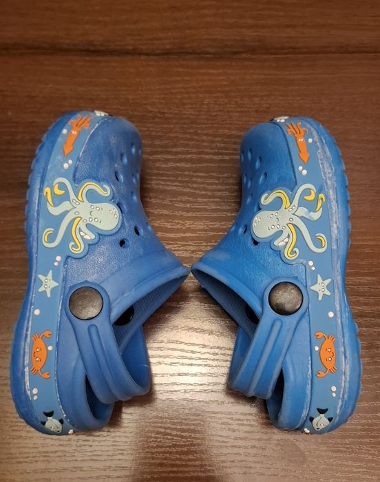 Крокси, сандалі для хлопчика 24 (7) розмір