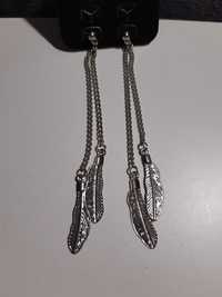 Kolczyki w kolorze srebra długie 10 cm piórka