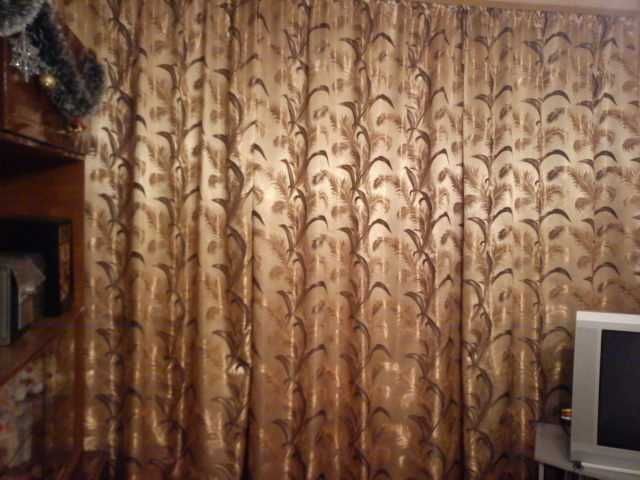 Комплект штор для кімнати.