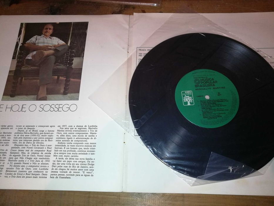 HERIVELTO MARTINS-Nova História da MPB Brasileira-capa esp livro 10'