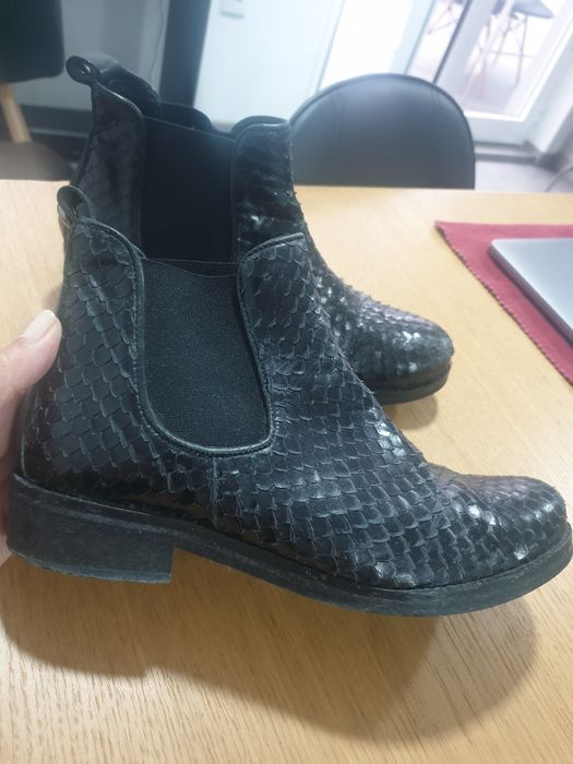 Botas pretas da marca PROF