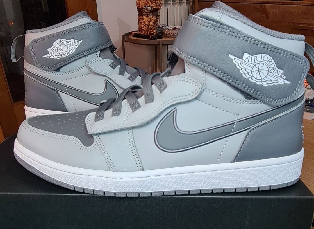 Ténis novos a estrear na caixa Nike AIR JORDAN 1 high flyease 43.