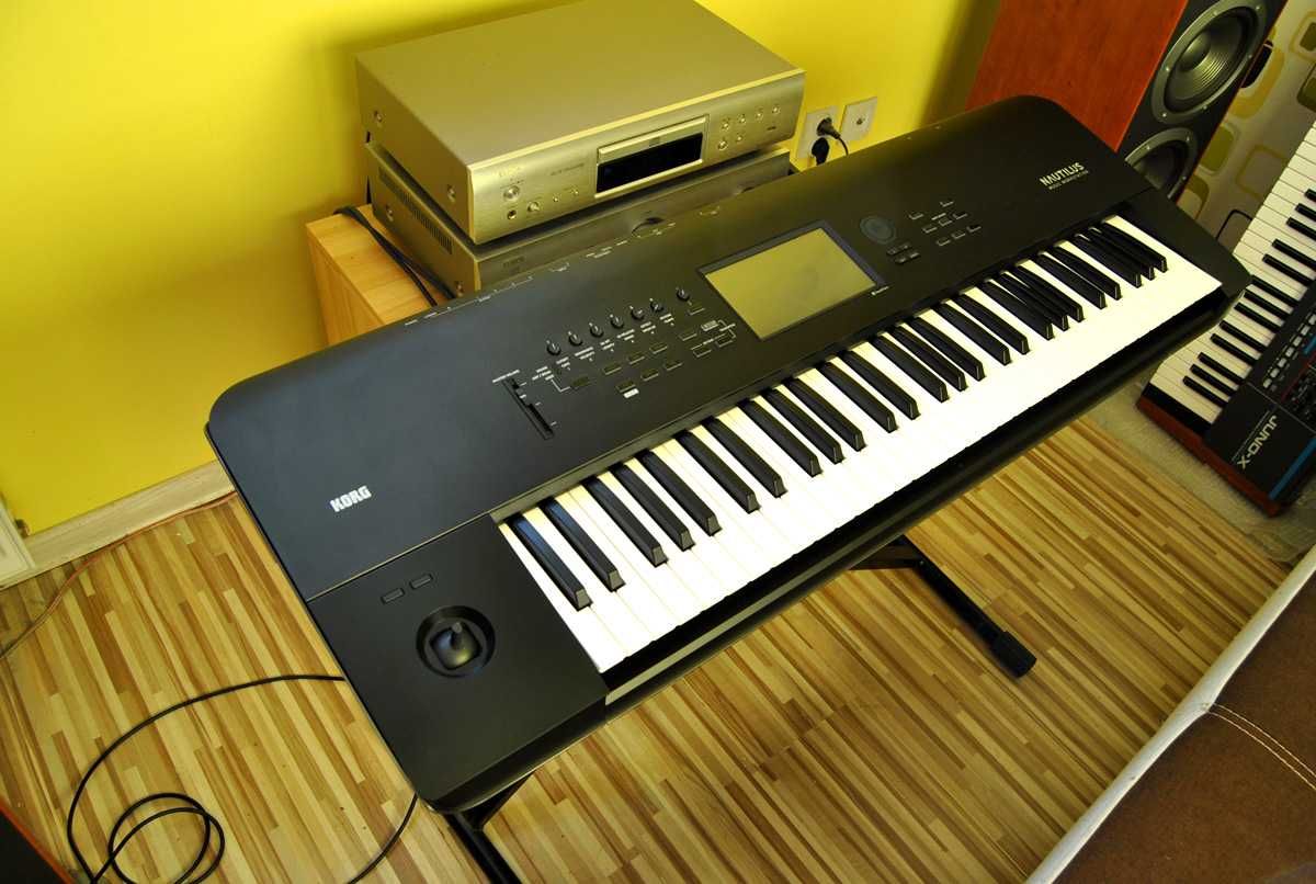 Syntezator Korg Nautilus 61. Prawie nowy.